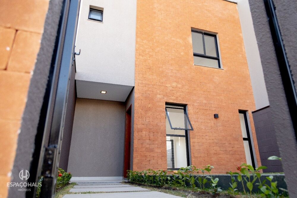 Casa à venda com 2 quartos, 80m² - Foto 2