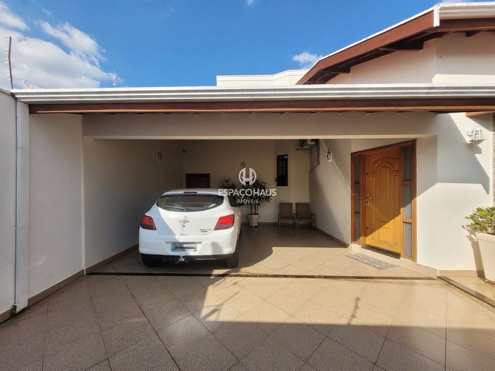 Casa à venda com 3 quartos, 166m² - Foto 1