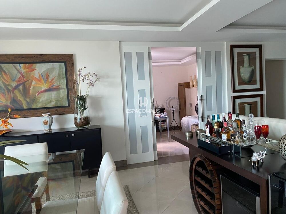 Apartamento à venda com 3 quartos, 198m² - Foto 1