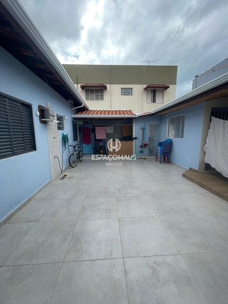 Casa à venda com 3 quartos, 157m² - Foto 2
