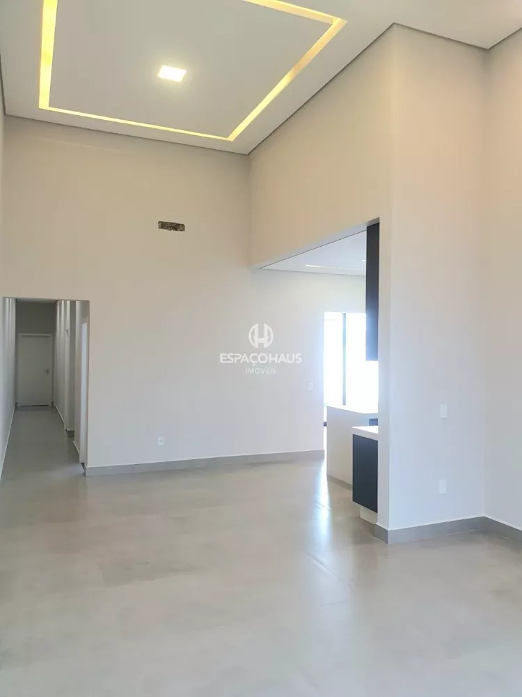 Casa de Condomínio à venda com 3 quartos, 207m² - Foto 3