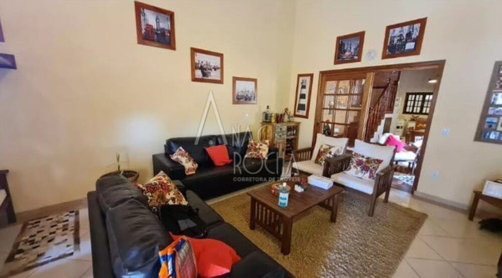 Casa à venda com 3 quartos, 250m² - Foto 1