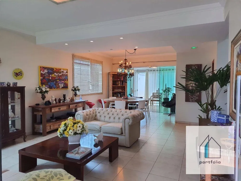 Casa, 4 quartos, 270 m² - Foto 1