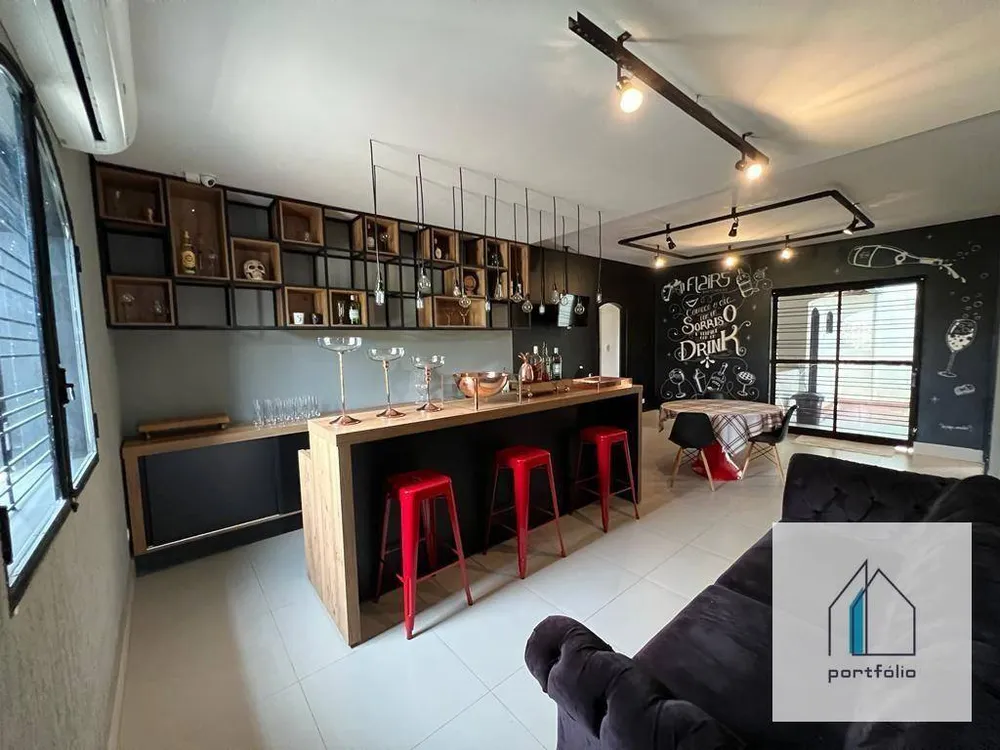 Casa, 5 quartos, 238 m² - Foto 1