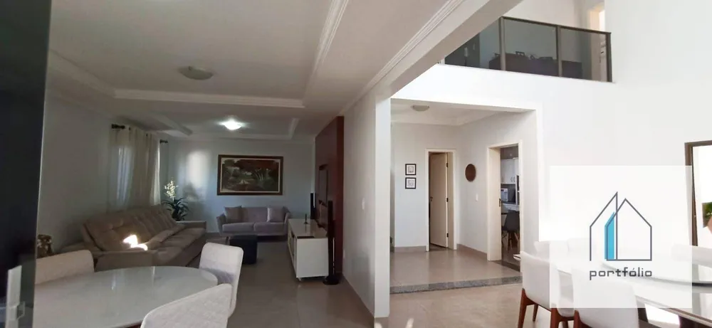 Casa, 3 quartos, 251 m² - Foto 2
