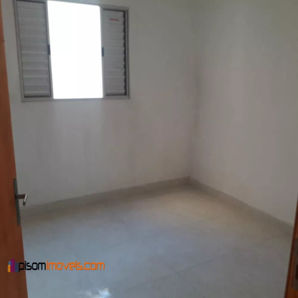 Casa à venda com 2 quartos, 64m² - Foto 1