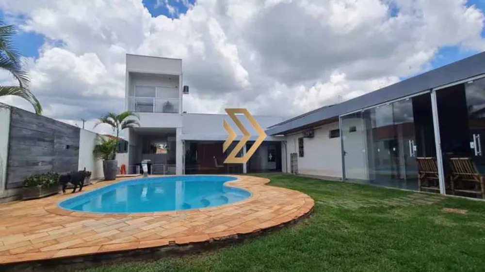 Casa, 5 quartos, 226 m² - Foto 1