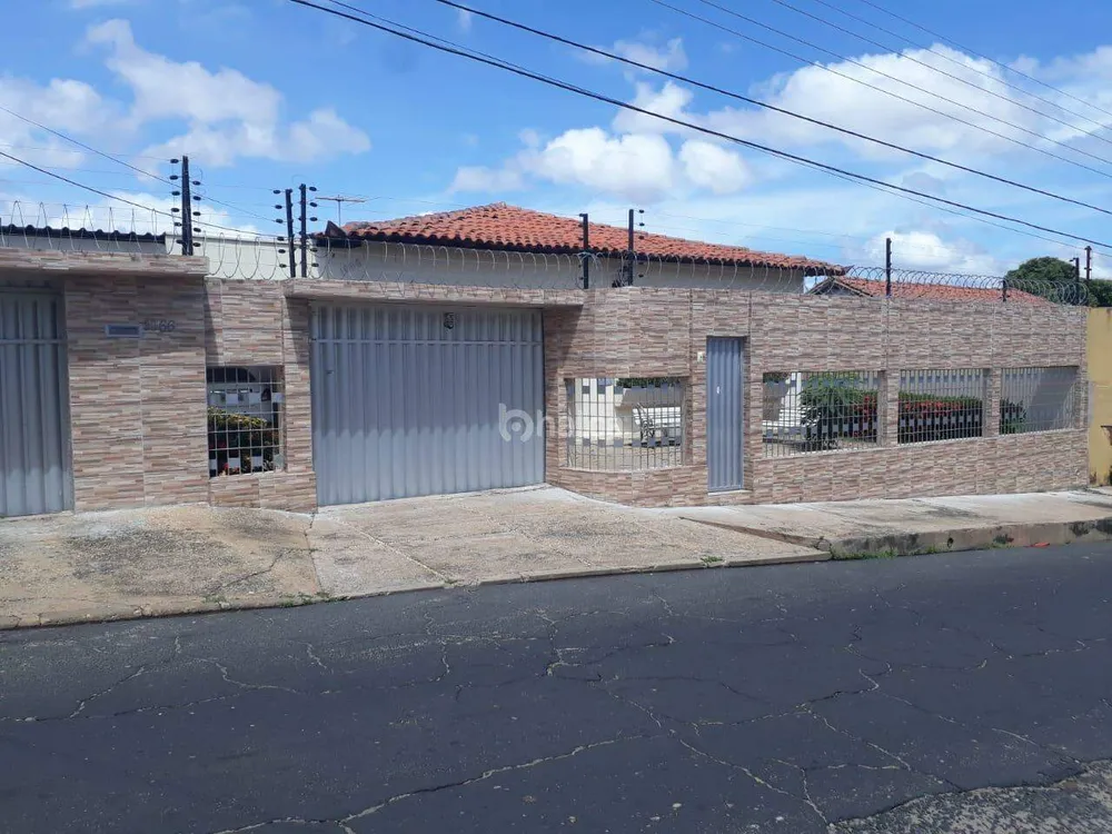 Casa, 3 quartos, 204 m² - Foto 1