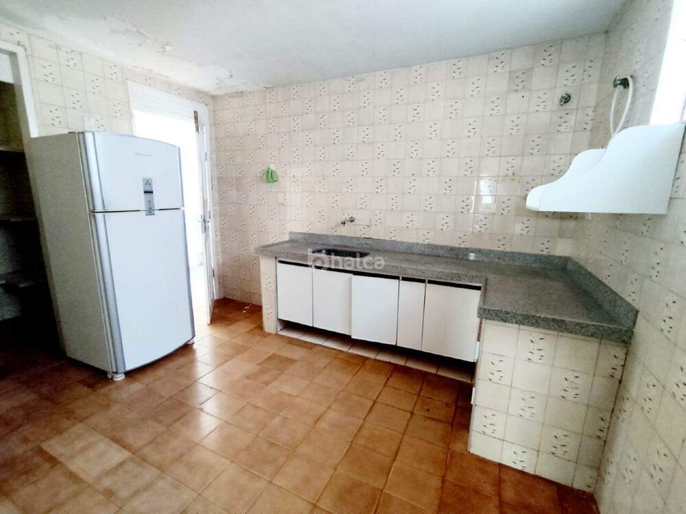 Casa à venda com 3 quartos, 342m² - Foto 4