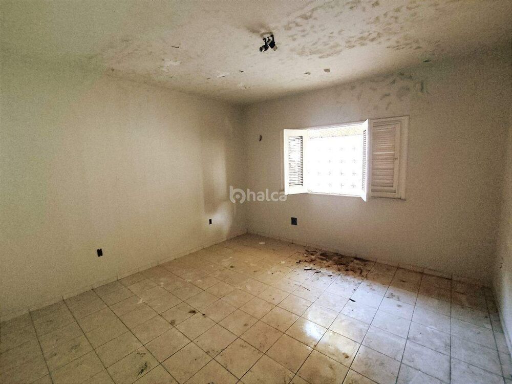 Casa, 4 quartos, 330 m² - Foto 1