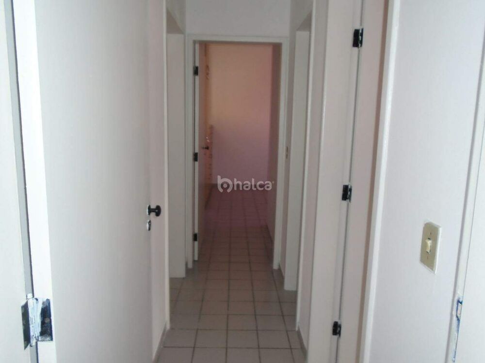 Apartamento para alugar com 3 quartos, 99m² - Foto 2