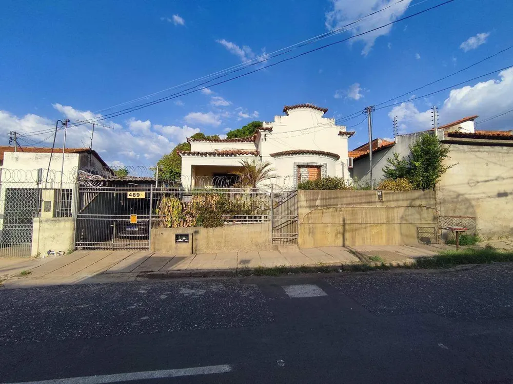Casa, 4 quartos, 189 m² - Foto 1