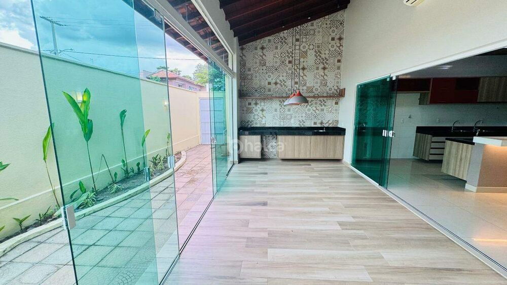 Casa de Condomínio para alugar com 5 quartos, 368m² - Foto 1