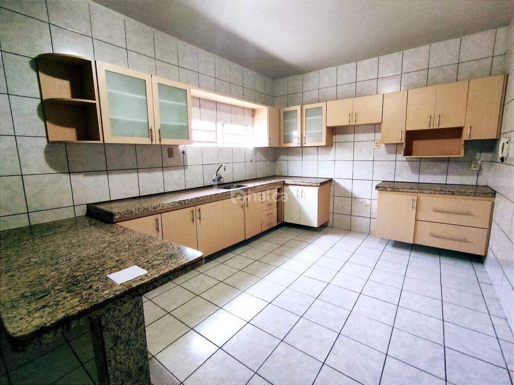 Casa à venda com 4 quartos, 234m² - Foto 3
