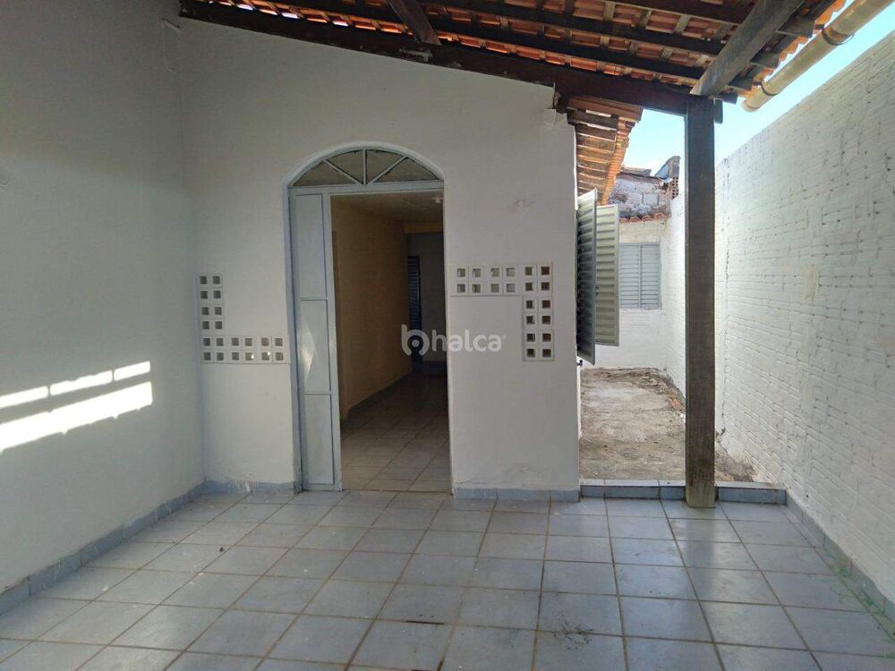 Casa à venda com 3 quartos, 100m² - Foto 1