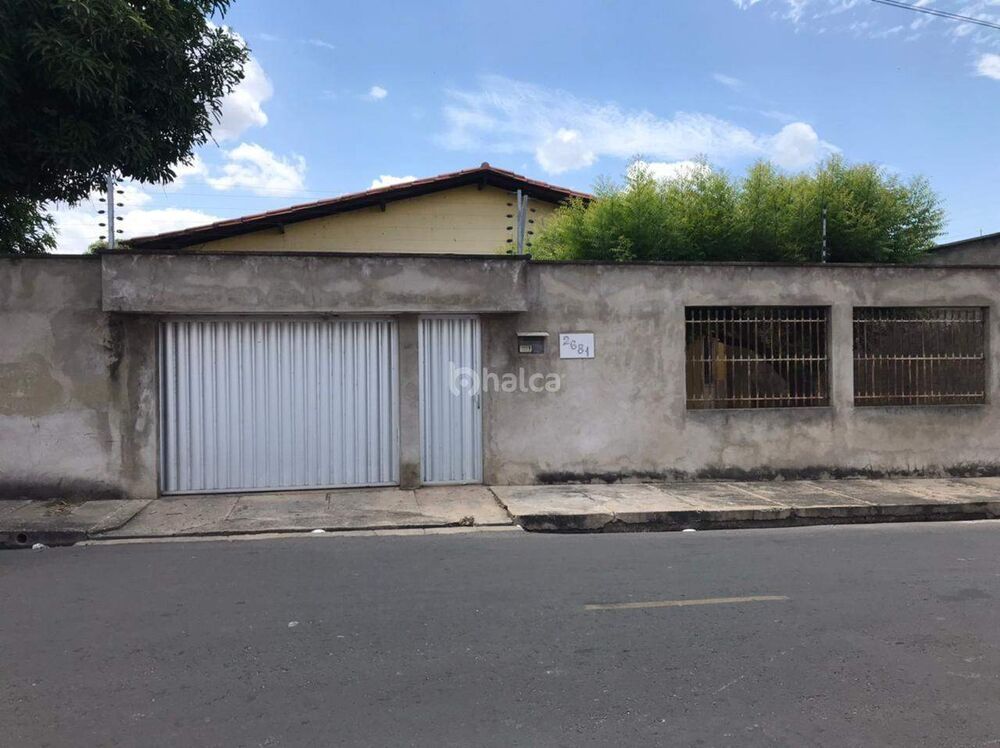 Casa à venda com 4 quartos, 246m² - Foto 1
