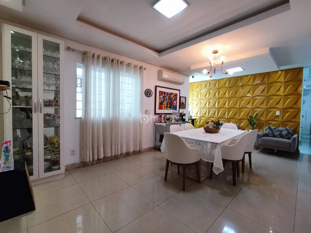 Casa, 4 quartos, 268 m² - Foto 1