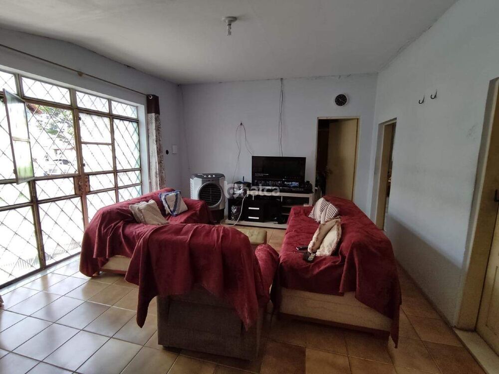 Casa à venda com 5 quartos, 130m² - Foto 4