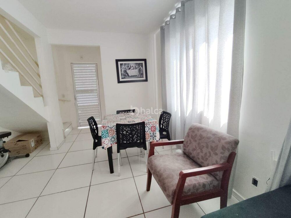 Casa de Condomínio à venda com 2 quartos, 61m² - Foto 2