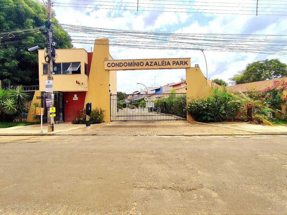 Casa de Condomínio à venda com 4 quartos, 237m² - Foto 1