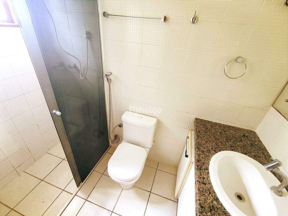 Casa de Condomínio à venda com 4 quartos, 237m² - Foto 2