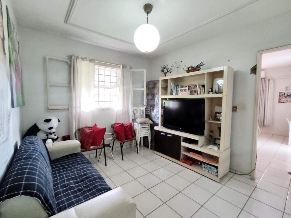 Casa à venda com 4 quartos, 245m² - Foto 1