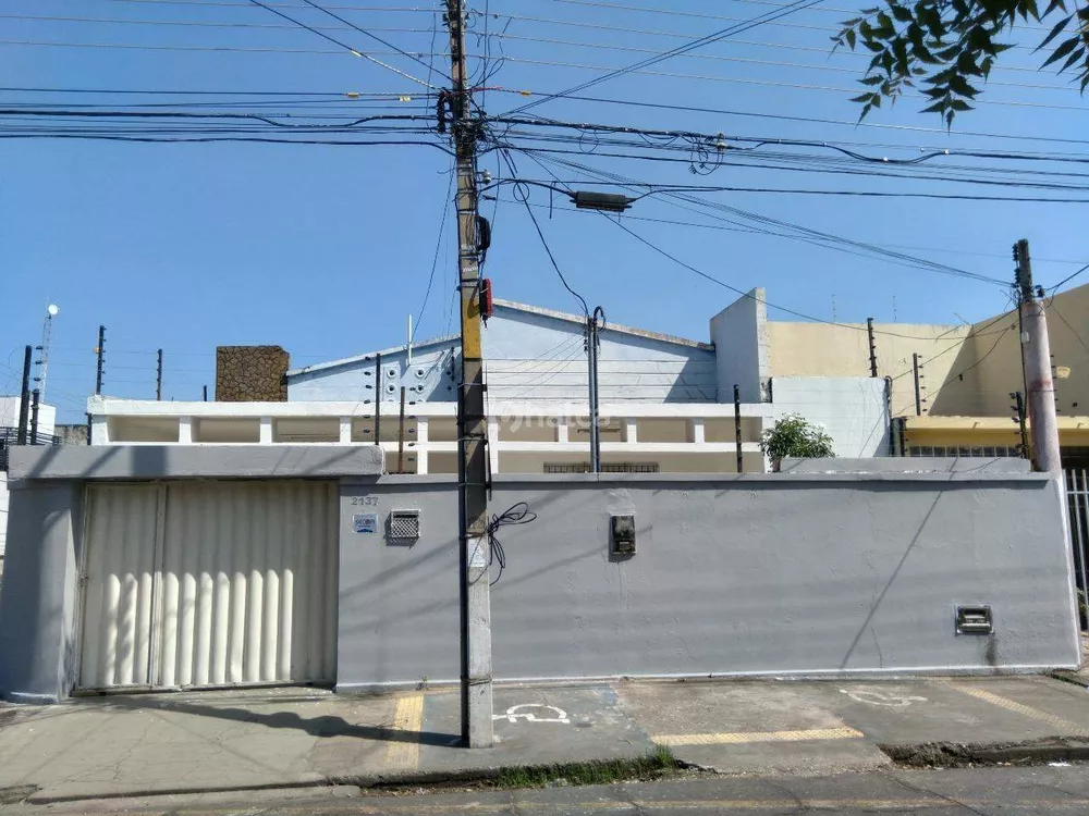 Prédio Inteiro para alugar com 6 quartos, 345m² - Foto 1