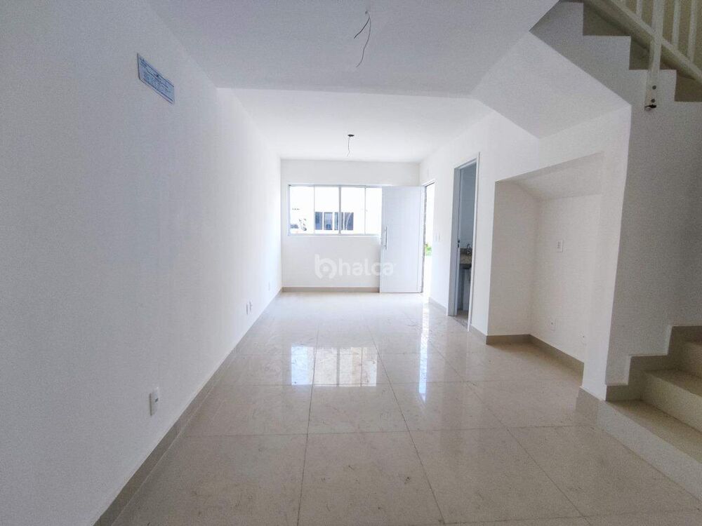 Casa à venda com 1 quarto, 78m² - Foto 1