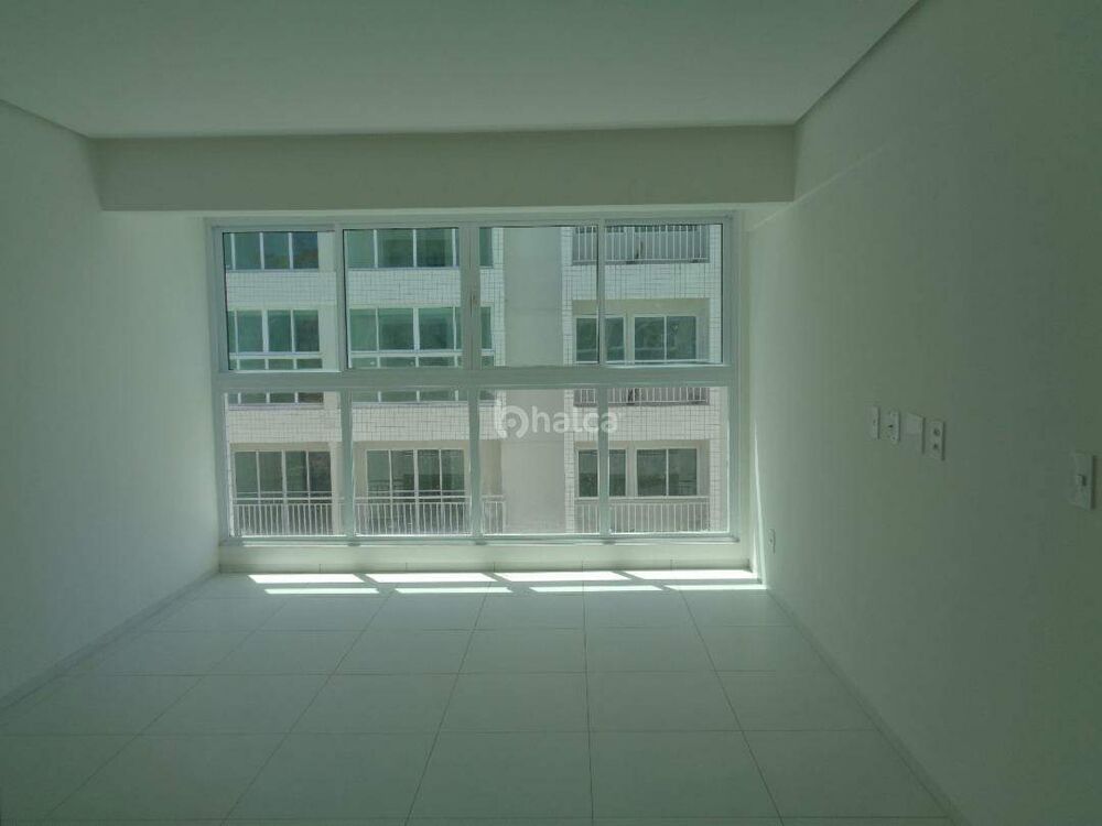 Apartamento à venda com 2 quartos, 71m² - Foto 2