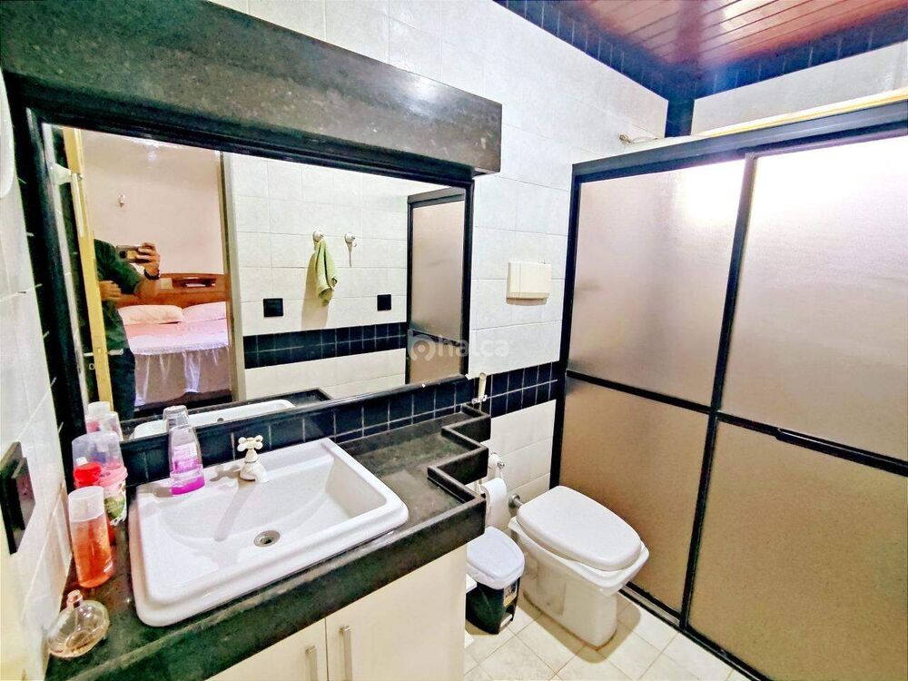 Casa à venda com 4 quartos, 220m² - Foto 2