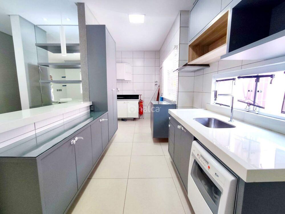 Casa à venda com 3 quartos, 144m² - Foto 3