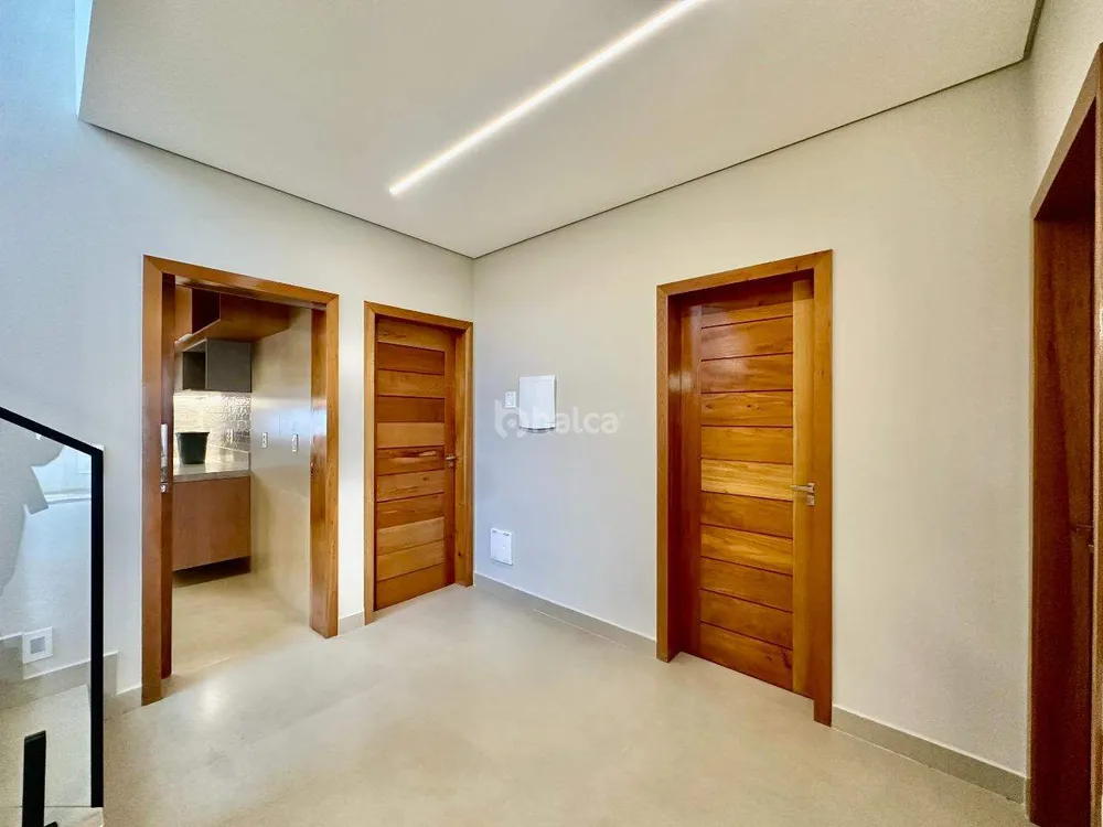 Casa, 4 quartos, 235 m² - Foto 3