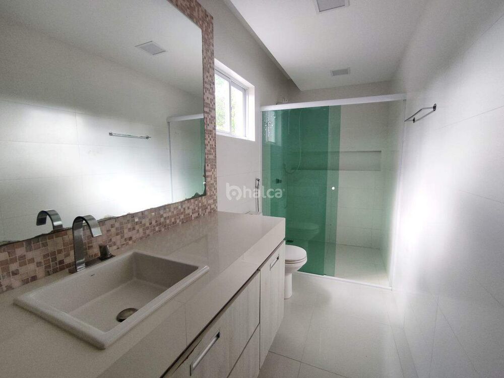 Casa à venda com 4 quartos, 200m² - Foto 2