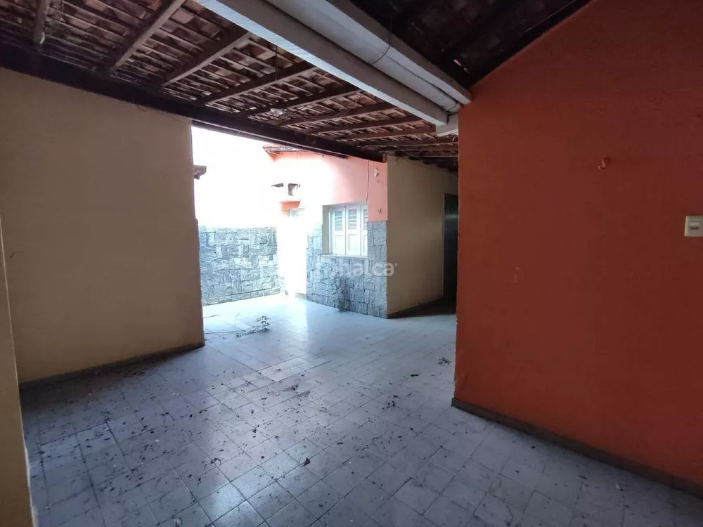 Casa à venda com 3 quartos, 250m² - Foto 3