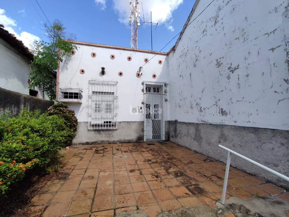 Casa à venda com 3 quartos, 250m² - Foto 2