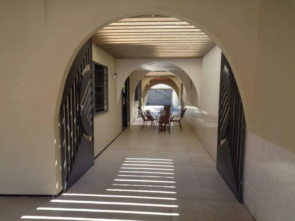Casa, 4 quartos, 322 m² - Foto 2