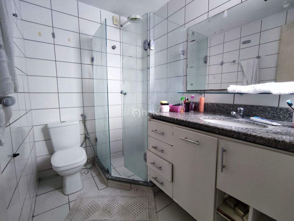Apartamento para alugar com 3 quartos, 207m² - Foto 2
