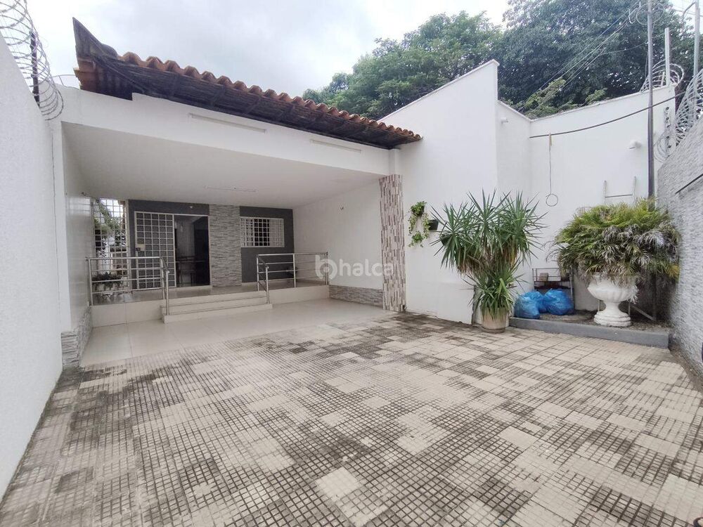 Casa para alugar com 5 quartos, 223m² - Foto 2