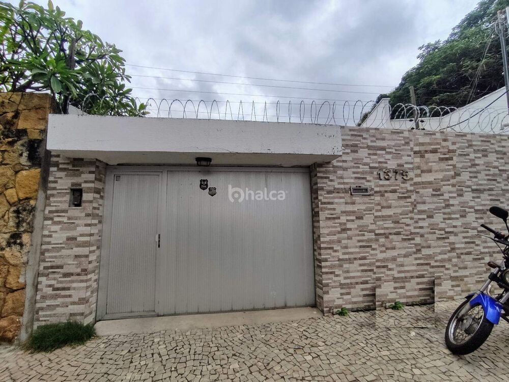 Casa para alugar com 5 quartos, 223m² - Foto 1