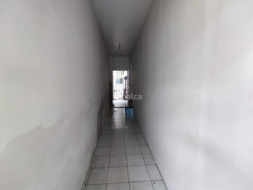 Casa à venda com 2 quartos, 80m² - Foto 2