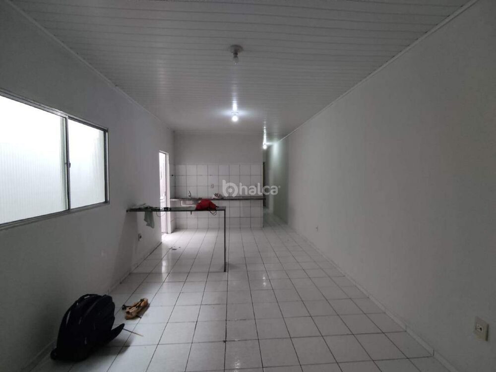Casa à venda com 2 quartos, 80m² - Foto 1