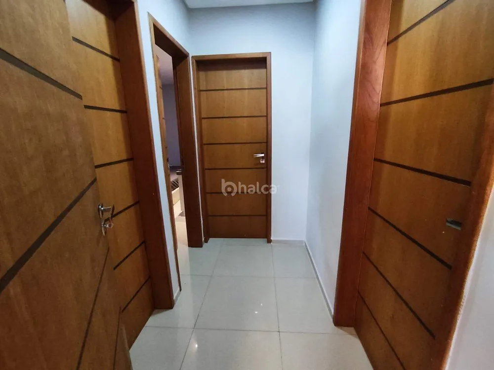 Casa, 3 quartos, 219 m² - Foto 1