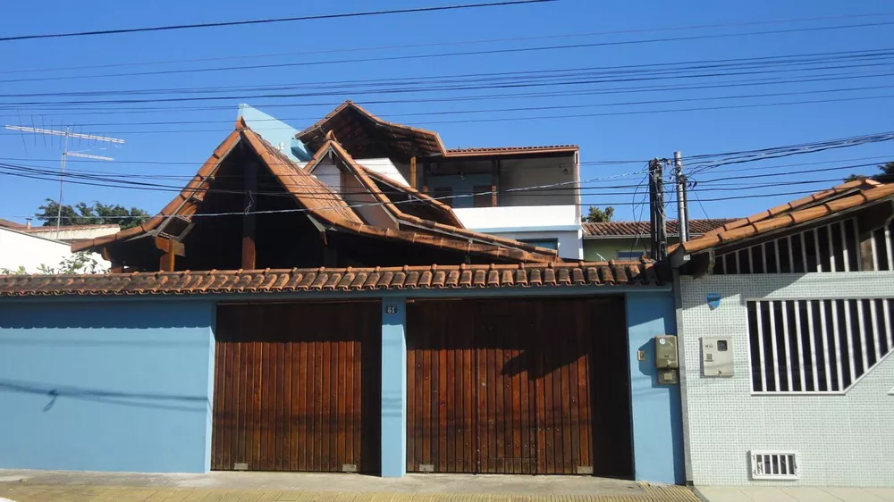 Casa à venda com 3 quartos, 300m² - Foto 1