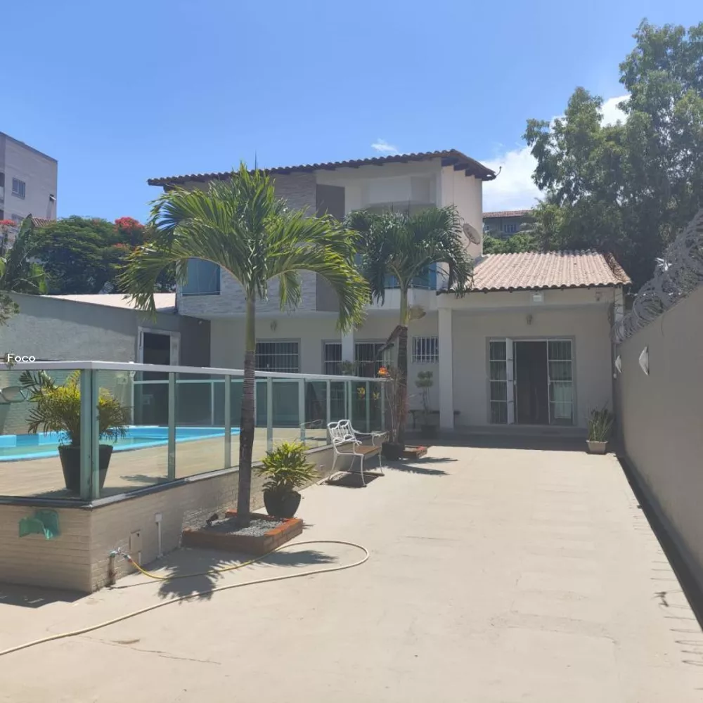 Casa à venda com 5 quartos, 1350m² - Foto 1