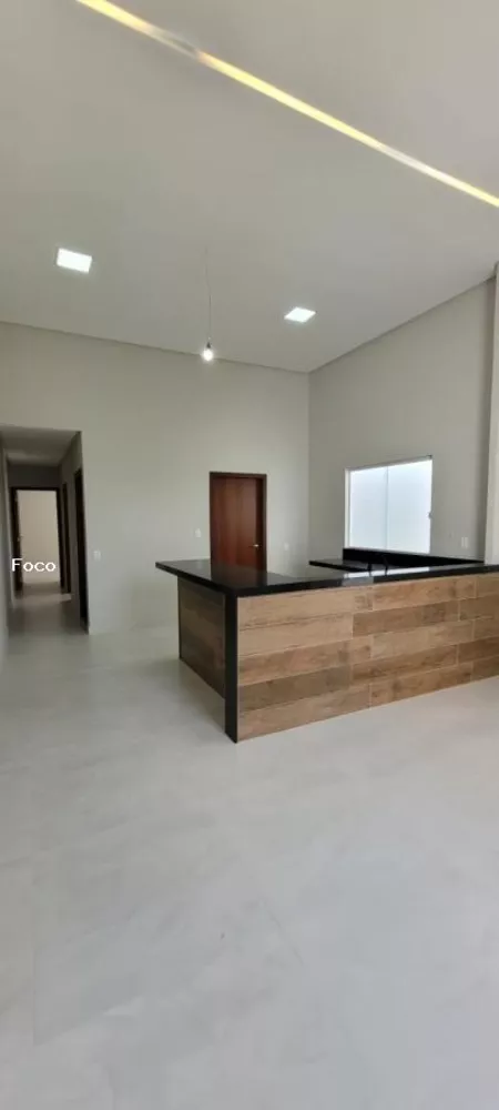 Casa à venda com 2 quartos, 180m² - Foto 2