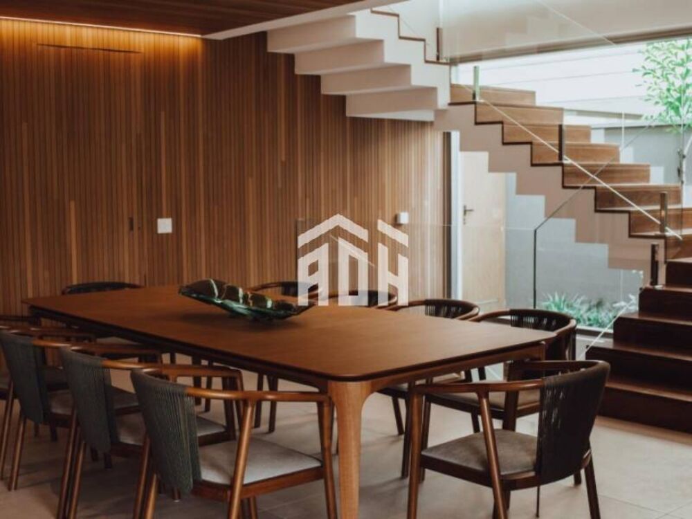 Casa à venda e aluguel com 4 quartos, 622m² - Foto 1