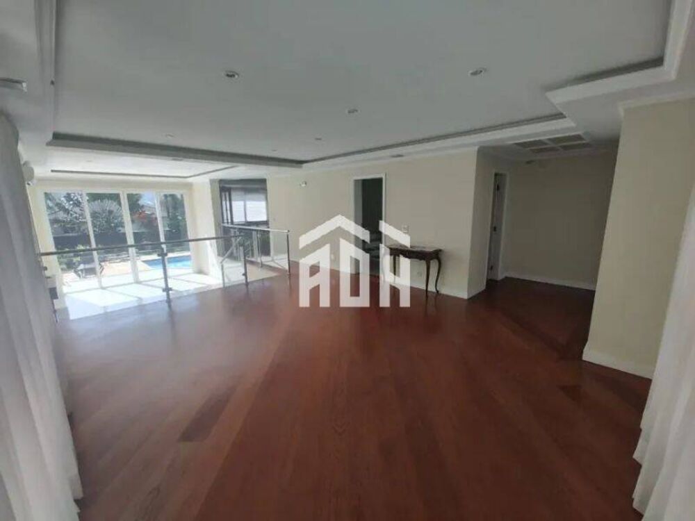 Casa para alugar com 4 quartos, 620m² - Foto 1