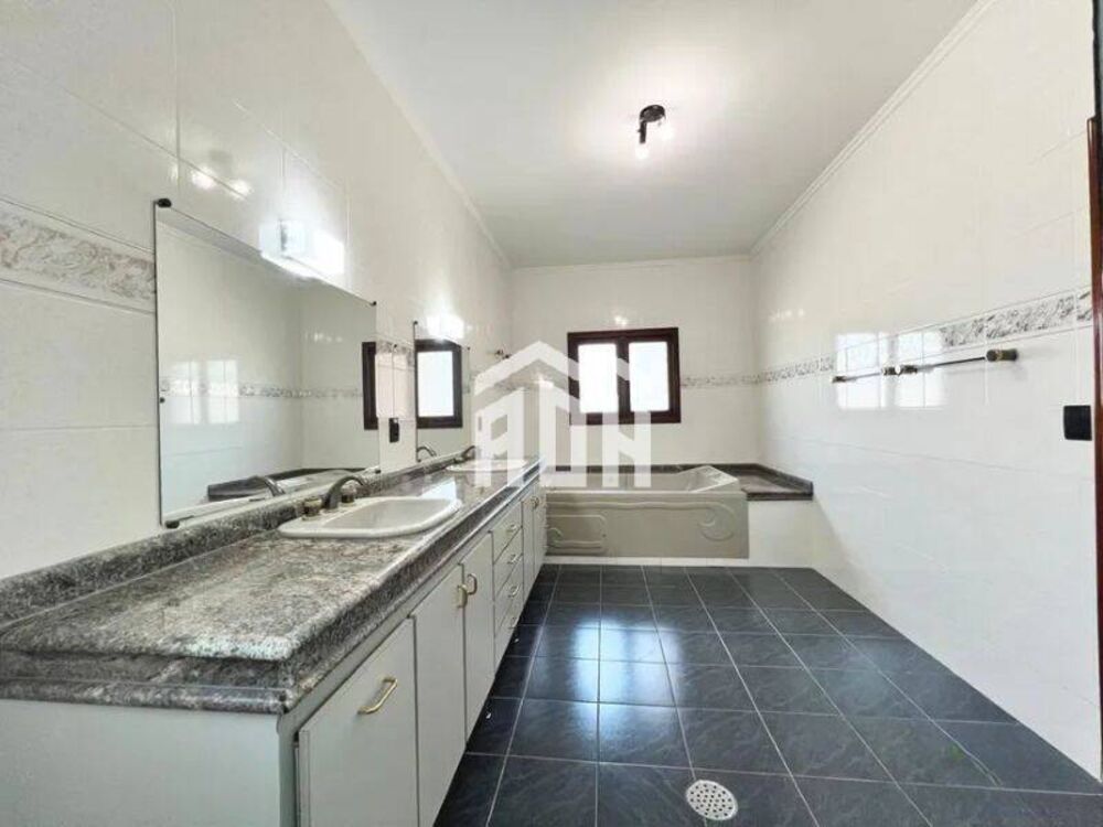 Casa para alugar com 4 quartos, 600m² - Foto 3