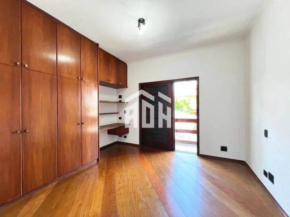 Casa para alugar com 4 quartos, 600m² - Foto 4