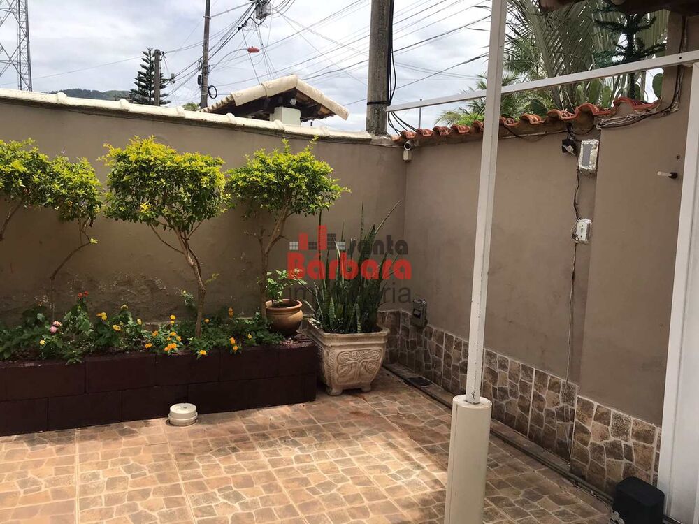 Casa à venda com 3 quartos, 130m² - Foto 2